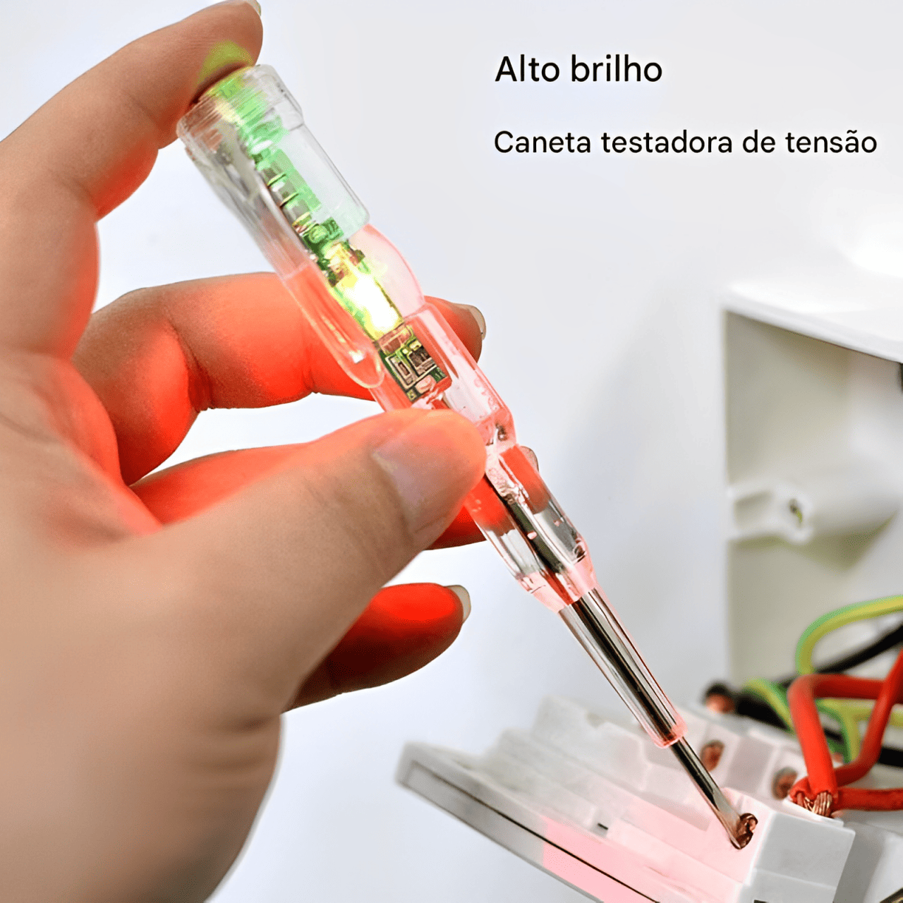 Chave de Fenda com Testador de Tensão Embutido